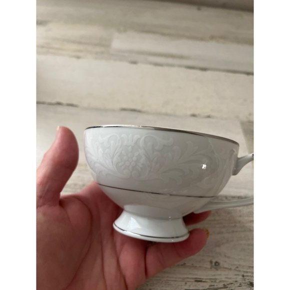 Mikasa Bridal Veil 5559 white cup with silver bands - Picture 3 of 5